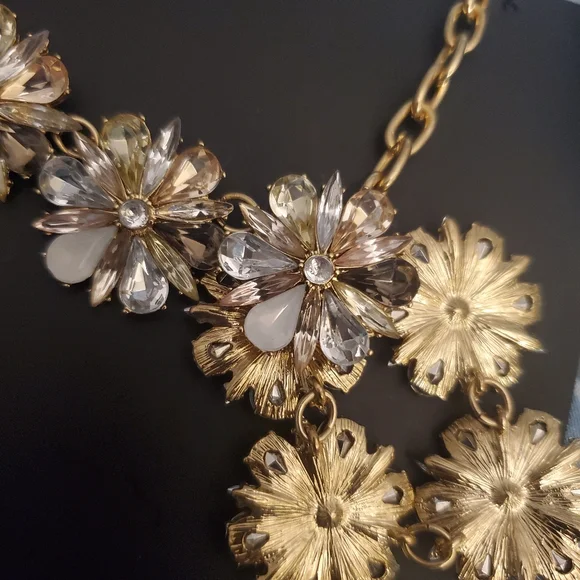 Lane Bryant Womens Elegant Goldtone and Crystal Faux Diamond Flower Necklace - Picture 3 of 3